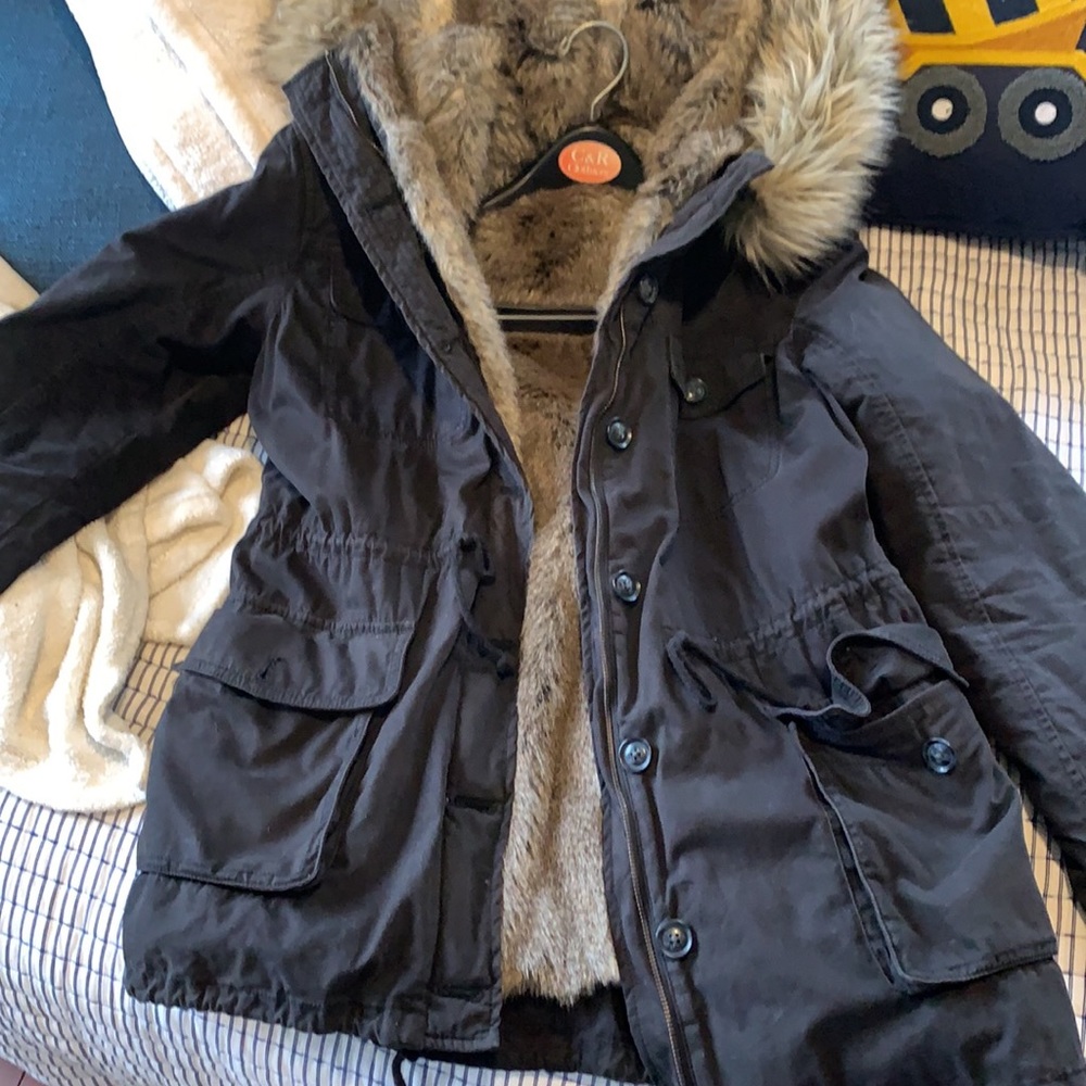 Fur lined coat - Picture 4 of 9